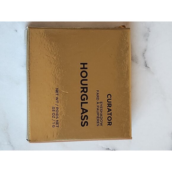 Hourglass Curator Eyeshadow - Doe Matte 0.03 Oz - Picture 2 of 4